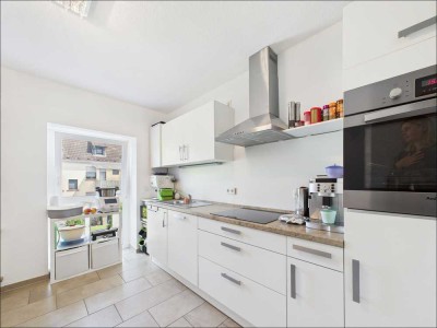 Lichtdurchflutete 3 - Zimmer Wohnung mit EBK und Balkon in der österreicher Kolonie in Aschaffenburg