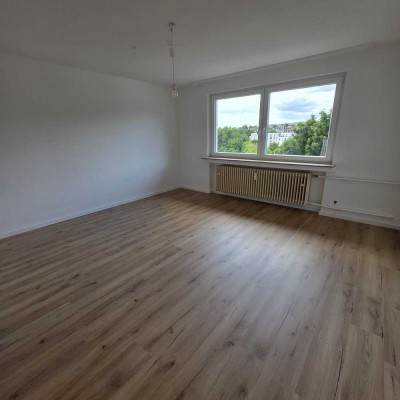 Schönes Appartemtn mit kleiner Kochniesche und Wannenbad  in Oberbarmen !