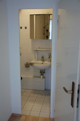 Schöne 2-Zimmer-Hochparterre-Wohnung mit Balkon und EBK in Offenbach