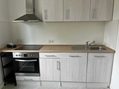 kleine renovierte unmöblierte 2 Zimmer Erdgeschoss-Wohnung für Singles s. Sonstiges !!!!