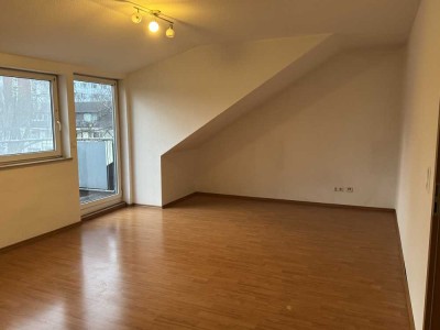 Eigennutzer & Kapitalanleger aufgepasst! 2 Zimmer Dachgeschosswohnung mit Balkon