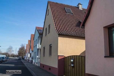 Einfamilienhaus nebst Garage
