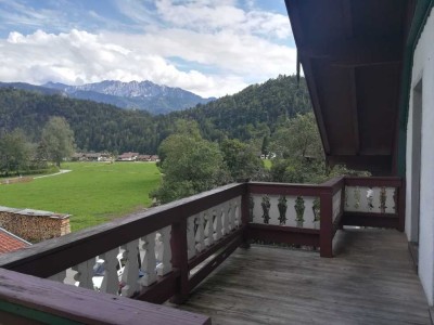 Schöne, ruhige Dachgeschosswohnung mit Balkon