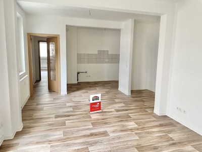 Große 2-Zimmer-Wohnung mit verglastem Balkon in Rostock-Groß Klein