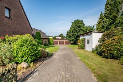 Viel Platz, noch mehr Potenzial: Gepflegtes Ein-/ Zweifamilienhaus mit Garagen und großzügigem Anbau