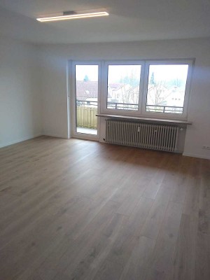 Moderne 3-Zimmer-Wohnung mit Balkon, TG-Stellplatz und Einbauküche