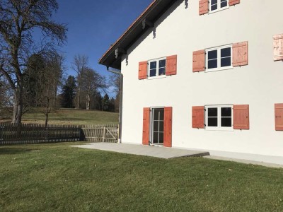 *4 Zimmer * Küche mit EBK * Bad mit Wanne * sep. WC * Garten