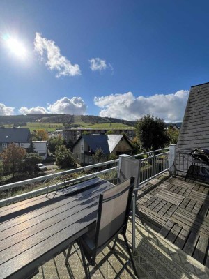 schöne, helle 2-Zimmer-Dachgeschosswohnung mit Balkon und EBK