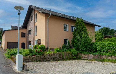Großzügiges Dreifamilienhaus mit Weitblick – Wohnkomfort, Ruhe und vielseitige Perspektiven