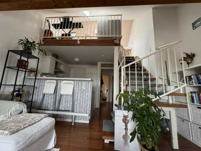 Lichtdurchflutete 2,5-Zi. Maisonette Wohnung mit EBK, Aufzug und Keller