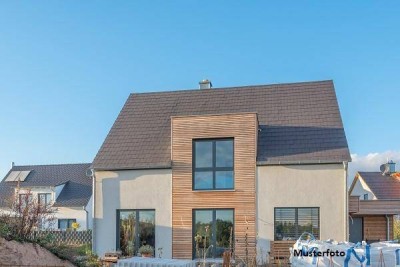 Einfamilienhaus mit Wintergarten &amp; Garage - Investitionsbedürftig, viel Raum für Ideen