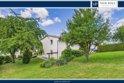 Gepflegtes EFH mit tollem Garten und schönem Blick über Dittelbrunn. Optional mit zweitem Grundstück