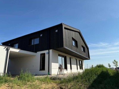 Moderne 5-Zimmer-Doppelhaushälfte mit geh. Innenausstattung und EBK in Ehekirchen
