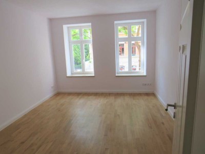 ** Helle 2-Raum-Wohnung mit BALKON  & Holzdielen im Altbau** WE 08**