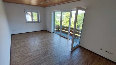 BaiersbronnSchöne 5-Zimmer-EG-Wohnung mit Balkon in