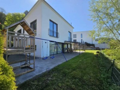 Bungalow im Bauhausstil – Liebhaber-Objekt in fantastischer Aussichts- und bester Sonnenlage.