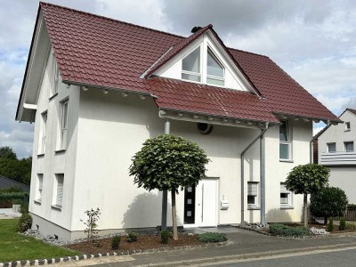 Riesige Maisonette-Wohnung in TOP-Gegend, 6 Zimmer, 2 Bäder, Balkon im Zweifamilienhaus