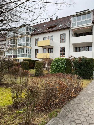 Möblierte helle 2-Zimmer-Wohnung mit Balkon und Einbauküche in Augsburg Hochzoll