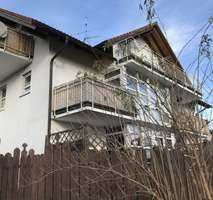 Helle 4-Zimmer-Dachgeschosswohnung mit Balkon und Garage in Waldachtal-Lützenhardt