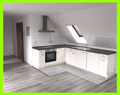 Single-DG-Wohnung mit Balkon und Einbauküche - Bad mit Fenster u. Dusche - neuer Laminatboden