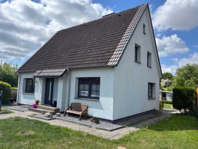Familiengerechtes Einfamilienhaus mit Anbau, Vollkeller, Garage und Weide in 24241 Blumenthal.