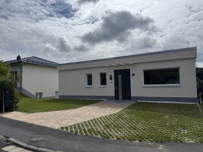 Geschmackvolle 5-Raum-Wohnung mit luxuriöser Innenausstattung mit Balkon und EBK in Schmitten