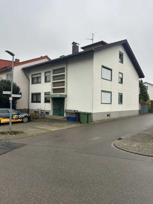 Sehr gepflegte 3 ZKBB Wohnung kurzfristig bezugsfrei.