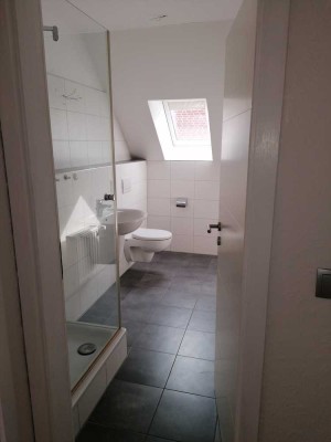 Frisch renovierte, bezugsfertige 2-Zimmer-DG-Wohnung in Brüggen-Bracht