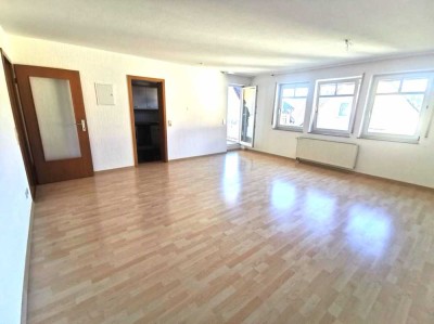 Freundliche und gepflegte 2-Raum-Wohnung mit Balkon und Einbauküche in Freudenstadt