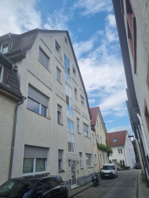 "Helle 2-Zimmer-Wohnung – renovierungsbedürftig, aber mit viel Charme"