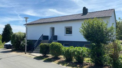 Massivhaus Bungalow in ruhiger Sackgassenlage - Wärmepumpe, neue Fassade, Energiekennwert A