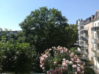 IN BEVORZUGTER LAGE! FUNKTIONELLE 2 RAUM-WOHNUNG, 2.OG, AUFZUG, TIEFGARAGE!