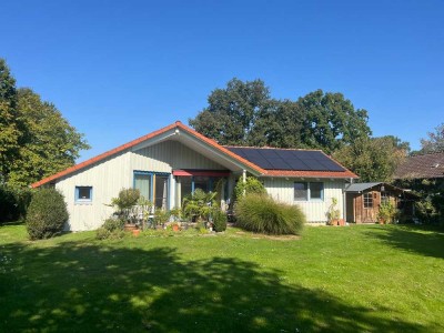 Holzhaus mit großem Garten in ruhiger, attraktiver Lage