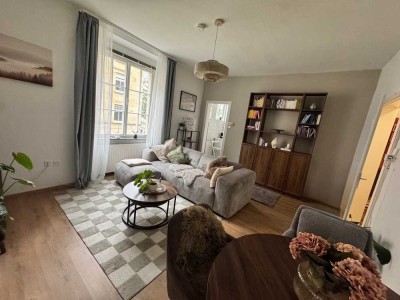 Wunderschön in saniertem Altbau / Balkon / Top-Lage