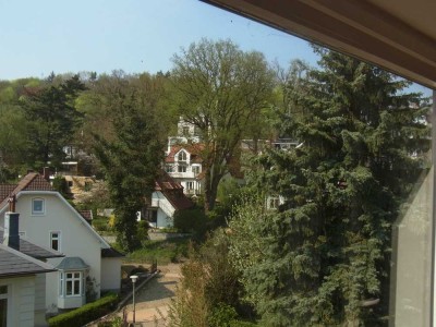 Elegante Wohnung mit „Haus im Haus“- Charakter im Treppenviertel Blankenese