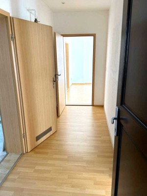 Helle 3-Raum-Wohnung im sanierten Altbau – ca. 95 m², 3. OG