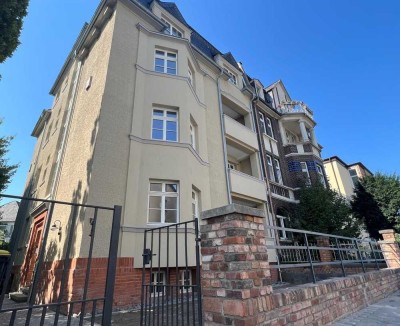 Nur für Studierende! Modernes, helles und smart möbliertes WG-Zimmer mit eigener Loggia in top La...