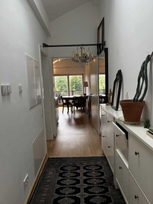 Moderne DG-Wohnung mit Balkon und TG in Münsing- teilmöbliert, befristet mit Option zur Übernahme
