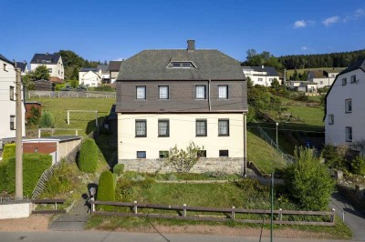 Charmantes Zweifamilienhaus im Erzgebirge – Ideal für Ihr Traumzuhause mit viel Potenzial!