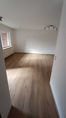 Schöne 1,5-Zimmerwohnung mit EBK, TG-Stellplatz, Terrasse