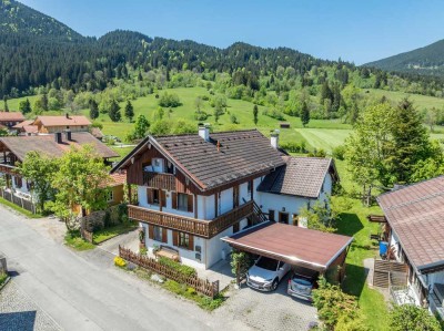 Charmantes Wohnhaus mit Doppelcarport in ruhiger Ortsrandlage von Unterammergau