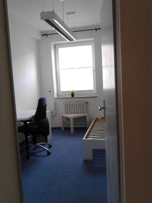 Zimmer in einer fünfer-WG im Erdgeschoss, möbliert