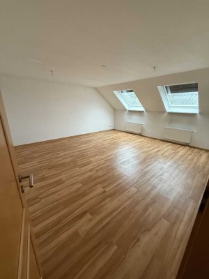 Helle 4-Raum-Wohnung mit Balkon in Jüchen - Garzweiler