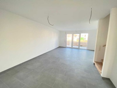 Attraktives 6-Zimmer-Reihenendhaus mit EBK in Hanau