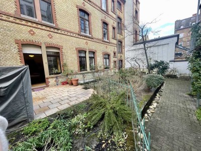Geschmackvolle 2-Raum-Erdgeschosswohnung mit eigenem Garten und EBK in Wiesbaden