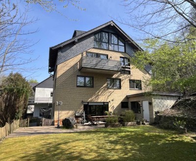 Familienfreundliche 5-Zimmer-Maisonette-Wohnung mit Gartenbereich und Garage