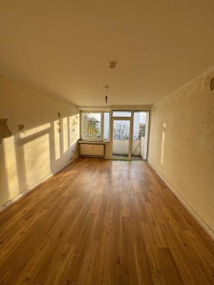 Helle & charmante 2-Zimmer-Wohnung – Kaltmiete frei bei Wand­sanierung