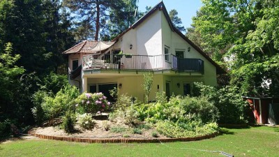 Schöne, gepflegte 3-Zimmer-DG-Wohnung mit großem Balkon und Gartennutzung in Kleinmachnow