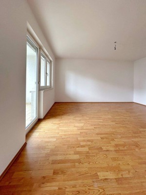 DAHEIM IN GUTAU - PREISWERTE 3 ZIMMER WOHNUNG MIT BALKON UND PARKPLATZ