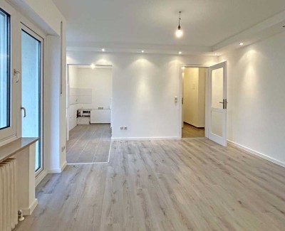 Neu renovierte, helle 2-Zimmer-Wohnung mit Balkon und offener Küche in Fürstenried-West!
